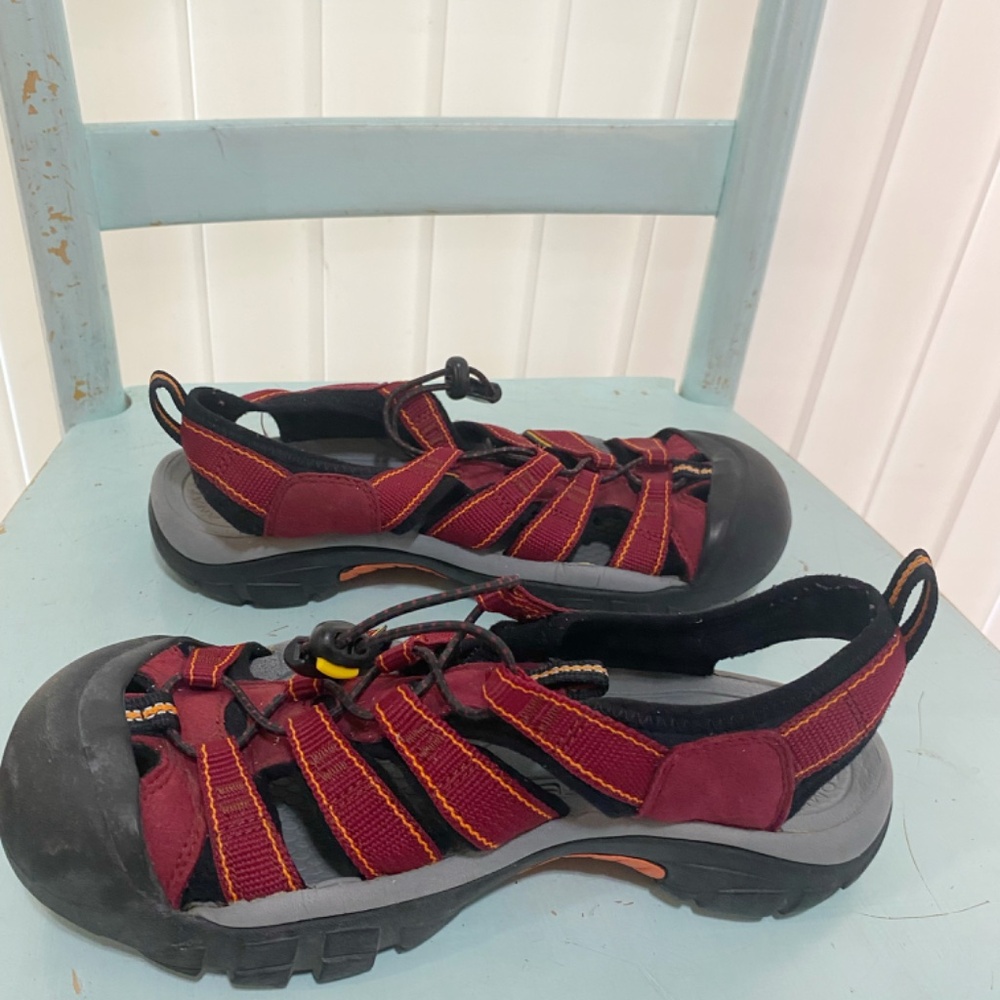 Keen Size 8 Women’s Red Outdoor Sandals - Picture 2 of 8